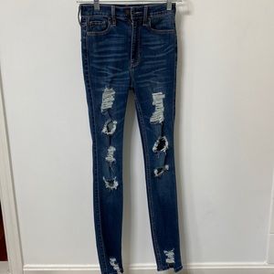 Ripped hollister jeans with high waste